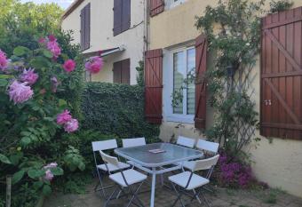 Maison cosy &   pur  e avec jardin et wifi - Orly Rungis has Balcony rooms