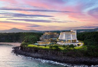 Parnas Hotel Jeju allows 18 year olds to book a room