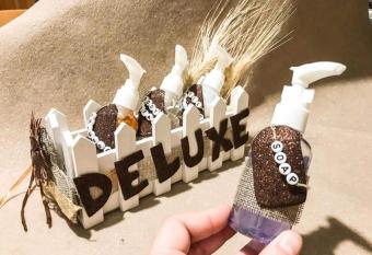 B&B Deluxe Apartments allows 18 year olds to book a room