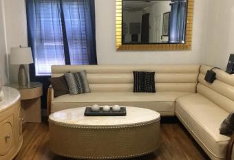 Chic Very Large Home Near Downtown Beale Street has Balcony rooms