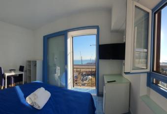 B&B Acquamarine allows 18 year olds to book a room