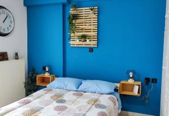 Blue Lagoon Studio 2 allows 18 year olds to book a room