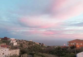 studio canario allows 18 year olds to book a room