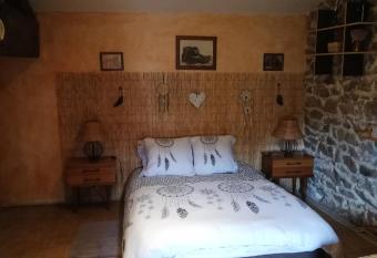 Chez Camille 2 has Balcony rooms