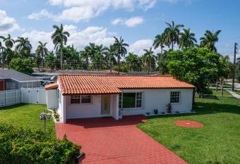 HostelBay has Balcony rooms