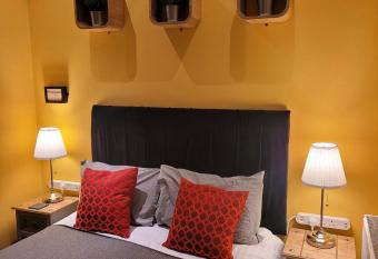 The Residence - NO 8 allows 18 year olds to book a room