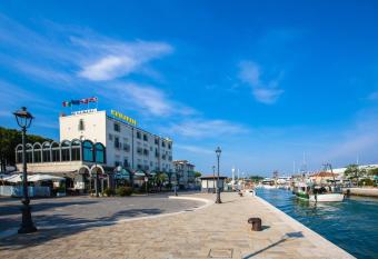 Miramare Hotel Ristorante Convegni allows 18 year olds to book a room
