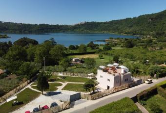 il Lago di Nemi has Balcony rooms