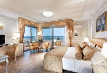 Hotel Gambrinus has Balcony rooms