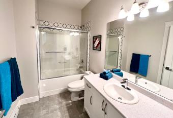 Kelowna new lake view 2bedrooms suite close BIG WHITE has Balcony rooms