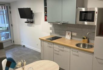 Logement entier : Studio neuf avec jardin allows 18 year olds to book a room