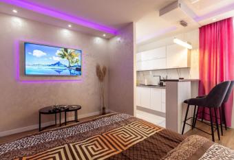 Fo  a Apartmani  allows 18 year olds to book a room