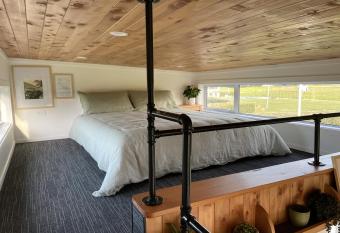 The Tiny Nest has Balcony rooms