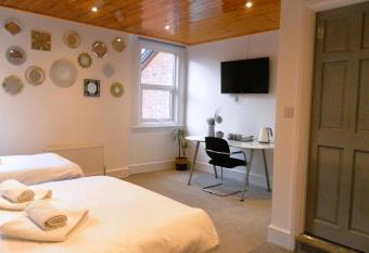 Claremont Hotel allows 18 year olds to book a room