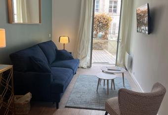 STUDIO HYPER CENTRE SAINT GERMAIN EN LAYE has Balcony rooms