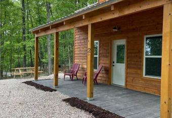 Nostalgic Route 66 Cabin near Blue Springs Ranch allows 18 year olds to book a room