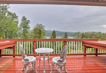 Keuka Lake Views And Hiking has Balcony rooms