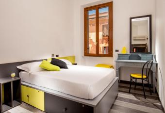 Free Hostels Roma allows 18 year olds to book a room