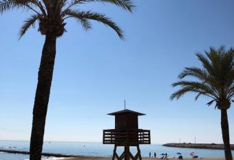 Appartement cosy    2mn de la plage au centre ville allows 18 year olds to book a room