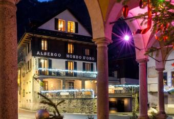 Mondo D Oro has Smoking/Balcony rooms