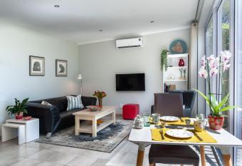 Tortelduif Cottage allows 18 year olds to book a room