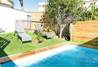 Caba  a con piscina privada has Balcony rooms