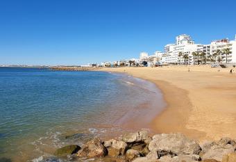 Quarteira 1 Bedroom Apartment allows 18 year olds to book a room