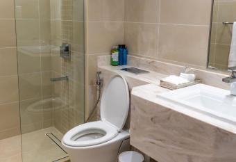 Lovely 1-Bedroom Loft with pool has rooms with a private hot tub