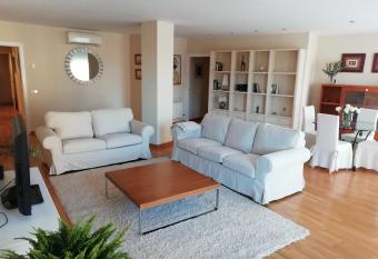 130 m2 luxury apartment in the center of Figueres has Balcony rooms