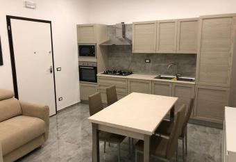 13 Minuti Dal Centro has Balcony rooms