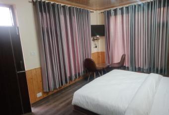 City Crown has Balcony rooms