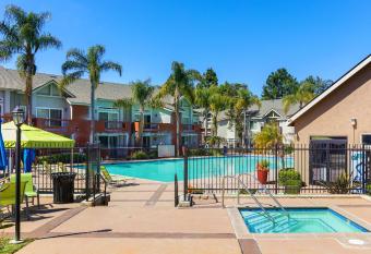 The Surfer's Retreat has Balcony rooms