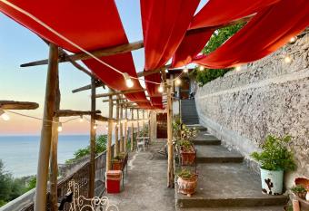 Casa San Pietro has Balcony rooms