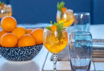 Tinos Summer House has Balcony rooms