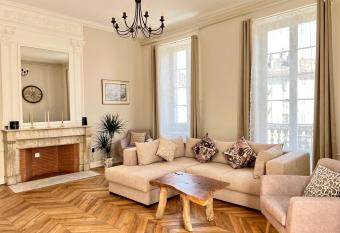 Appartement d exception 100m2 avec Parking - Centre historique has Balcony rooms