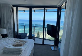 L11A Soul Ocean View 3 Bedroom Apartment has rooms with a private hot tub