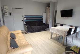 Agr  able T2 au centre de Luchon has Balcony rooms