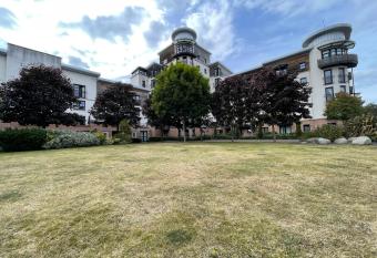 The Shore Tower Place has Balcony rooms