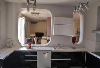 Penthouse ORION Tirana has rooms with a private hot tub