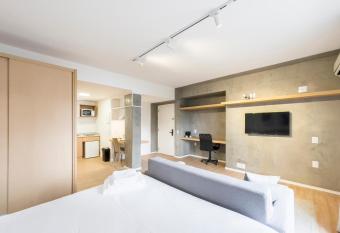 Charlie Porto Alegre Duque allows 18 year olds to book a room