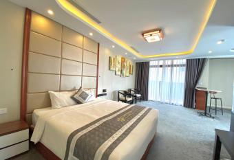 C  T T     NG HOTEL has Balcony rooms