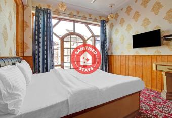 OYO 89626 Hotel Khana Khazana allows 18 year olds to book a room