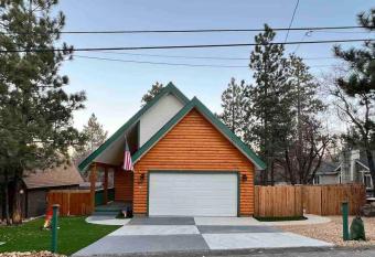 Big Bear Gingerbread House has Balcony rooms