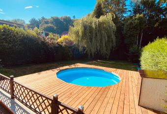 La douce Rive has Balcony rooms