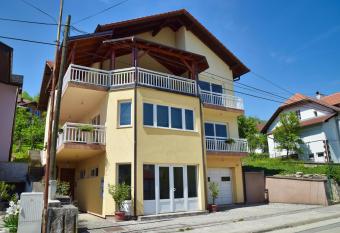 Apartman Buongiorno has Balcony rooms