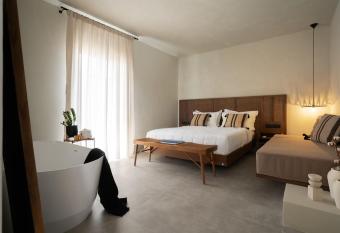 Polis of Naxos Stylish Suites has Balcony rooms