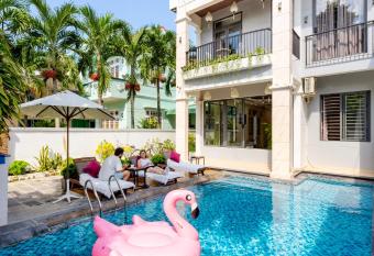 Le Charme de Hoi An Villa allows 18 year olds to book a room