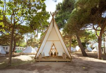 Kampaoh Platja d Aro allows 18 year olds to book a room