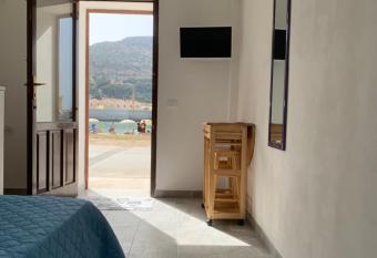 Favignana: La porta sul mare allows 18 year olds to book a room