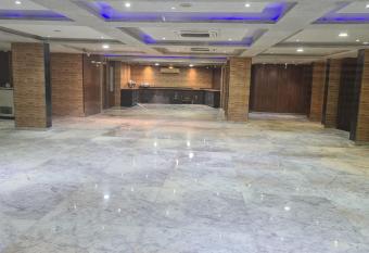 Hotel Kohinoor plaza, Ashram Road has Smoking rooms